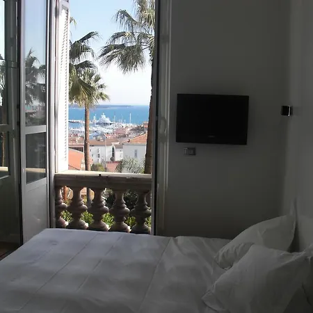 With Breathtaking Sea View *